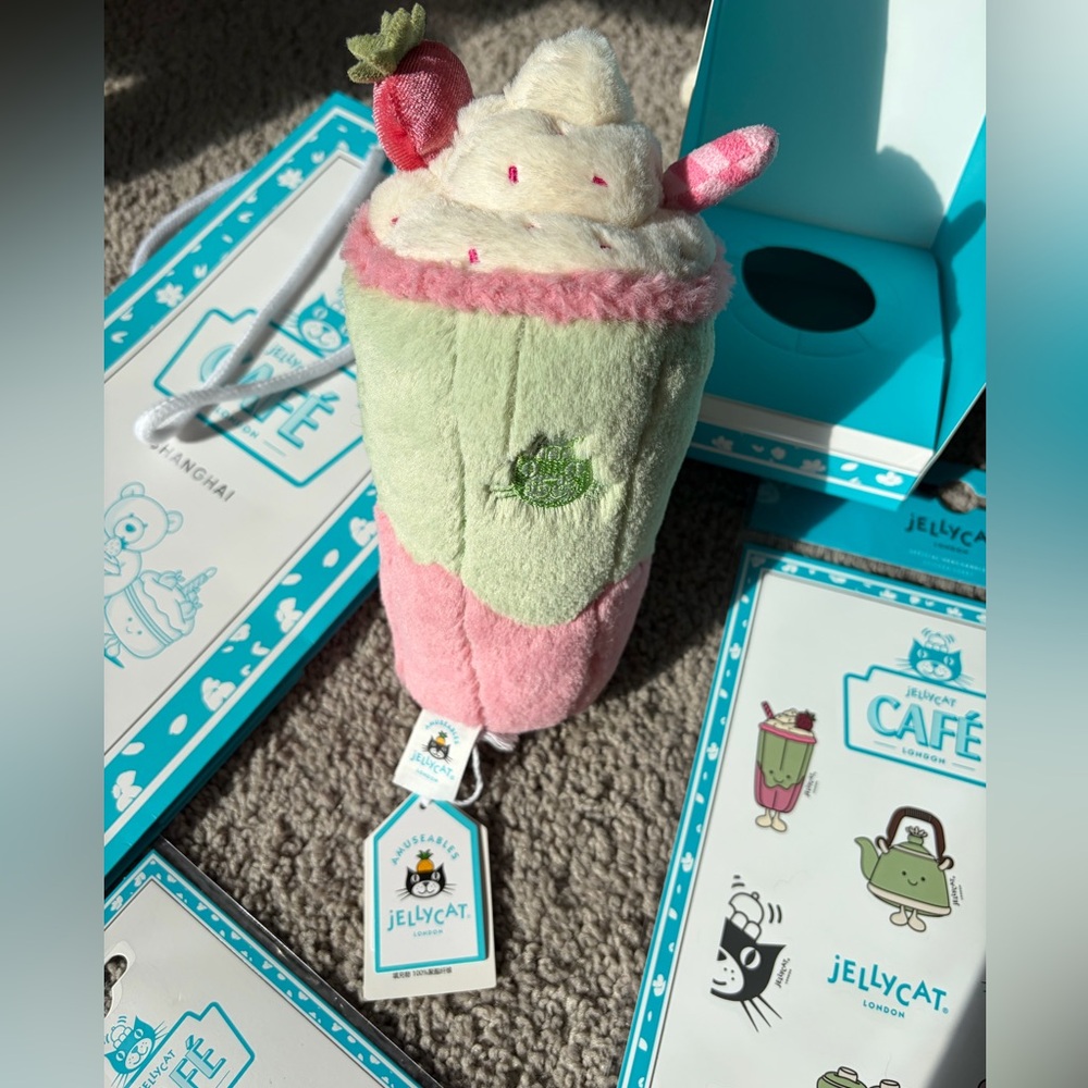 WEEKEND SALE☀️ NWT SHANGHAI Exclusive Amuseables Berrity Latte Jellycat Set - Picture 2 of 10